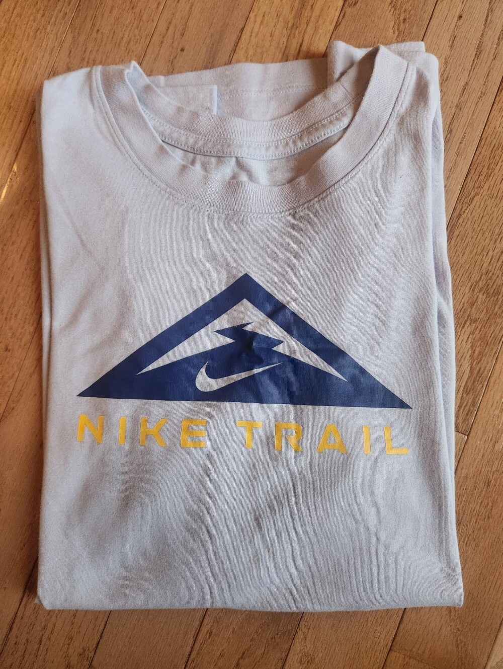 Ladies Nike Dri-Fit Trail Tshirt Small NWOT